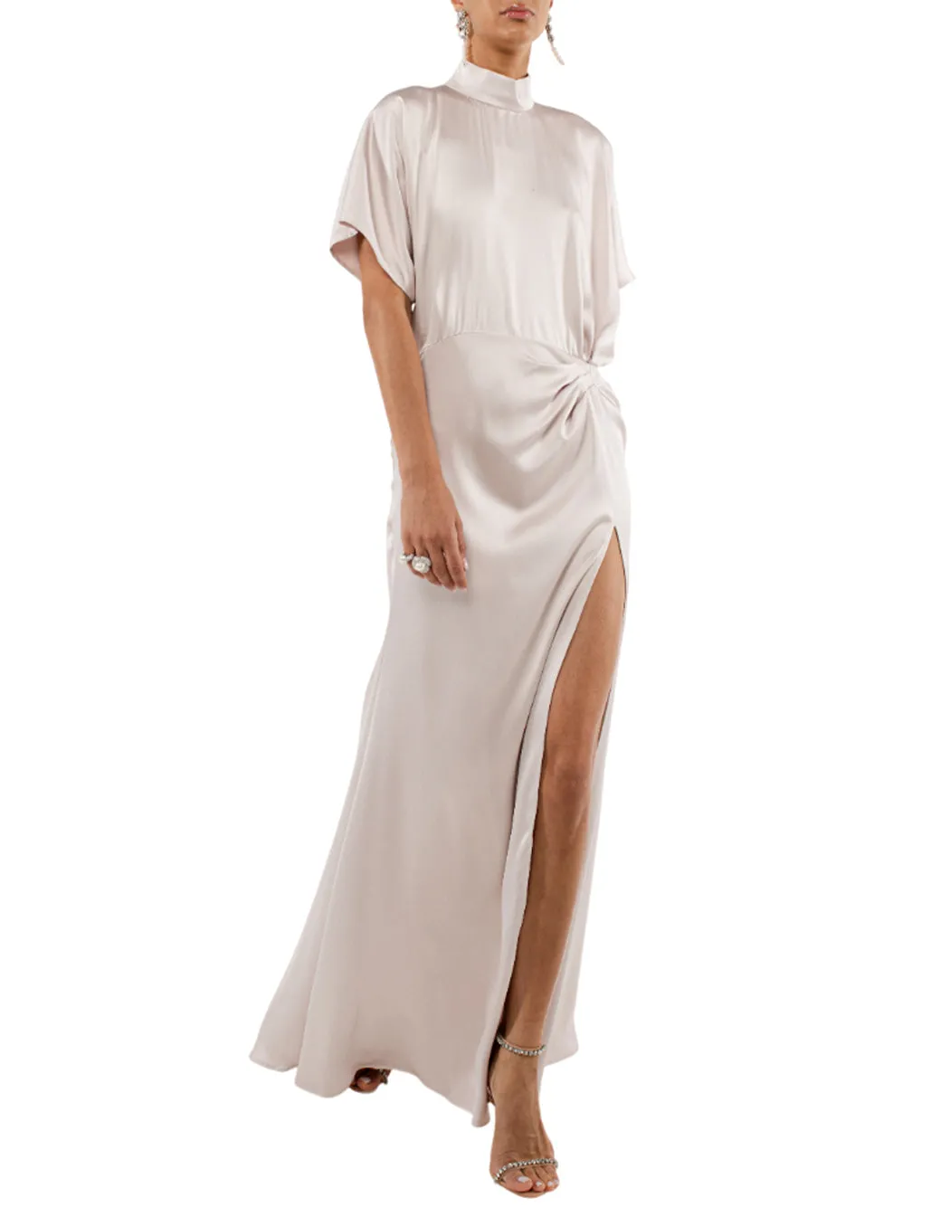 ABITO CON AMPIO SPACCO LATERALE