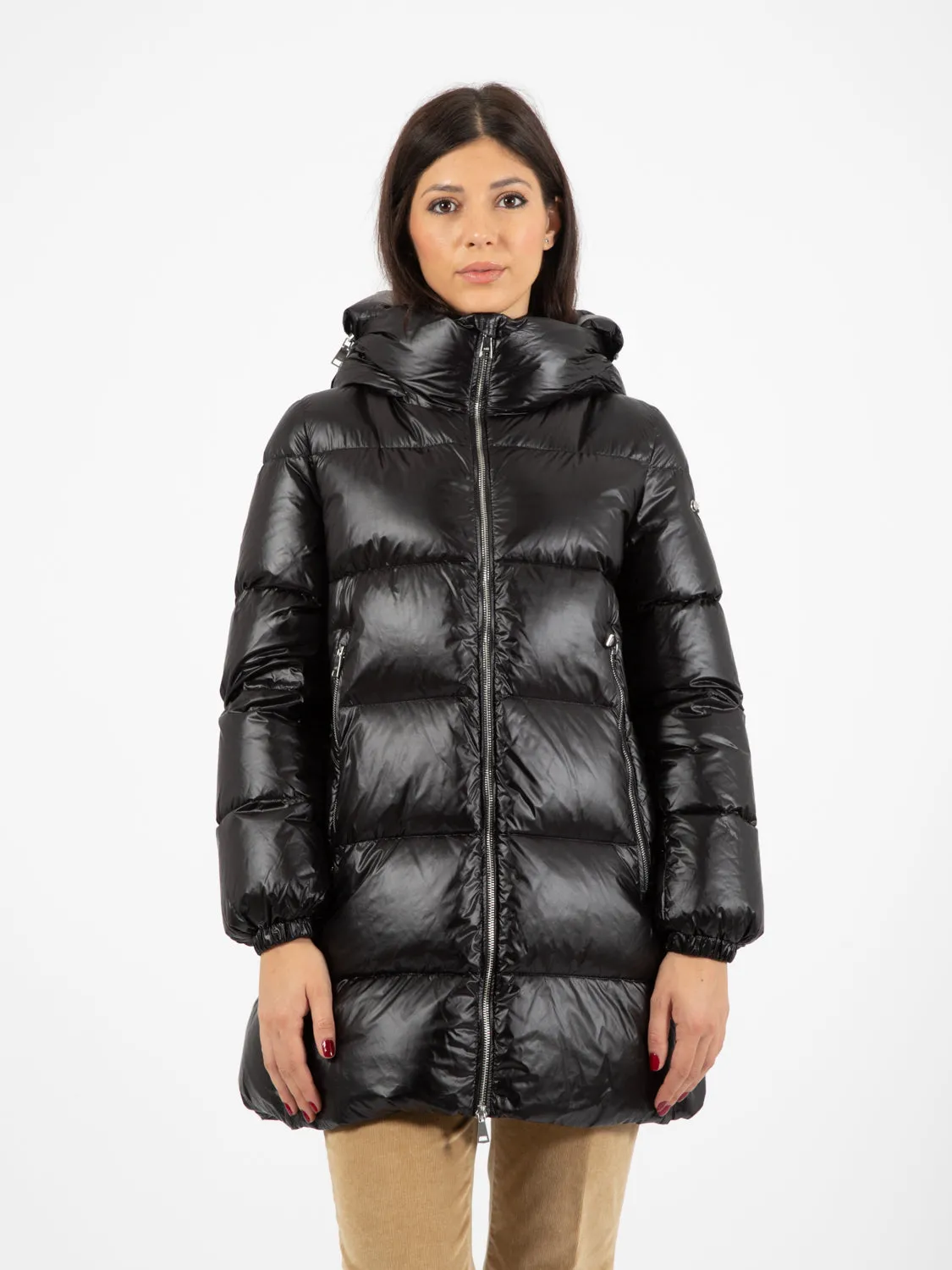 Piumino lucido con cappuccio nero