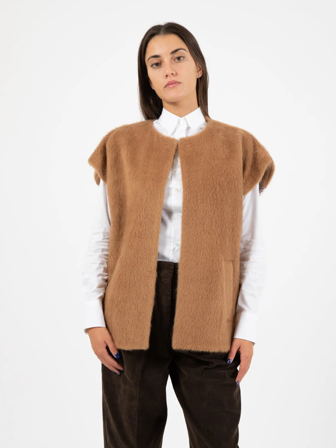 Gilet effetto teddy con inserti in maglia cammello