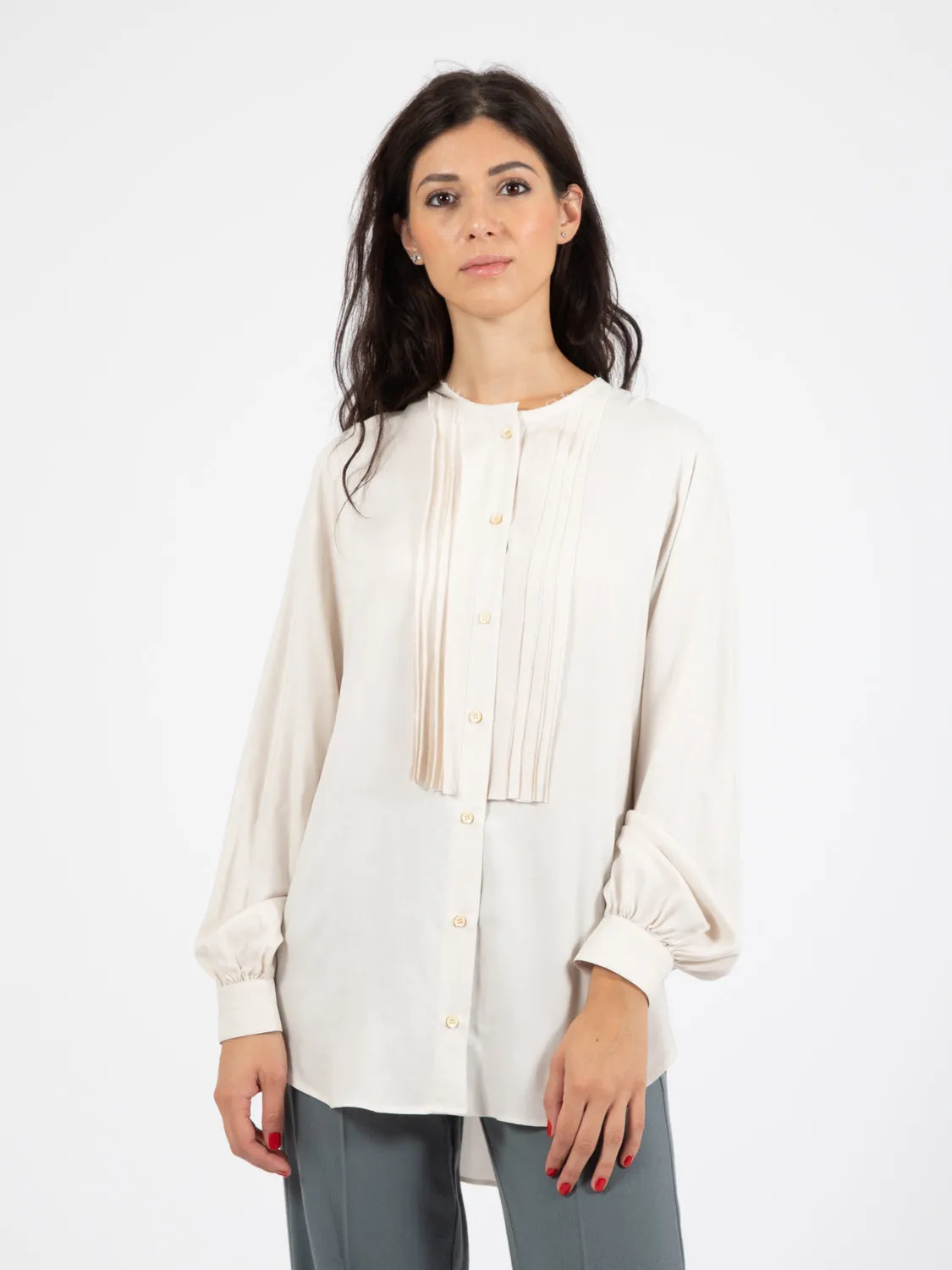 Blusa in viscosa plastron gesso