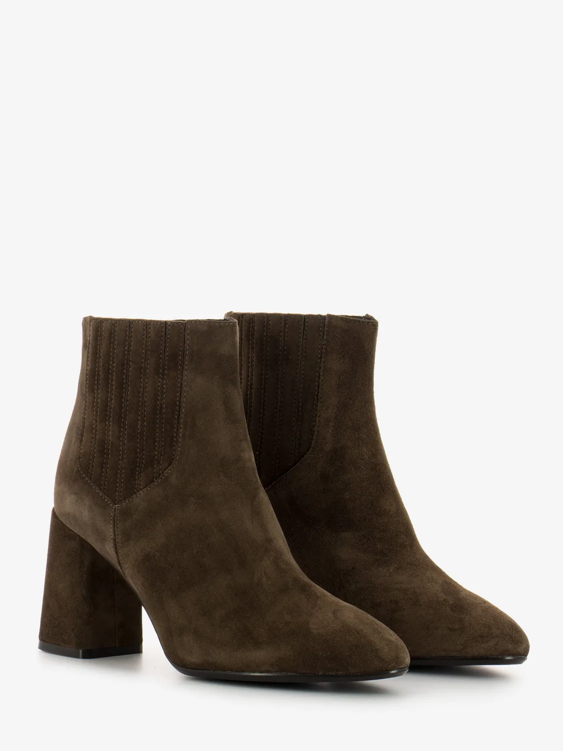 Tronchetti in camoscio con tacco grosso caffè