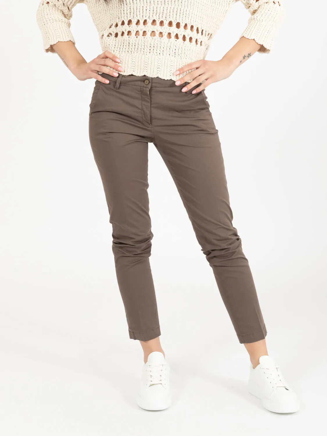 Pantaloni chino Nicole marroni