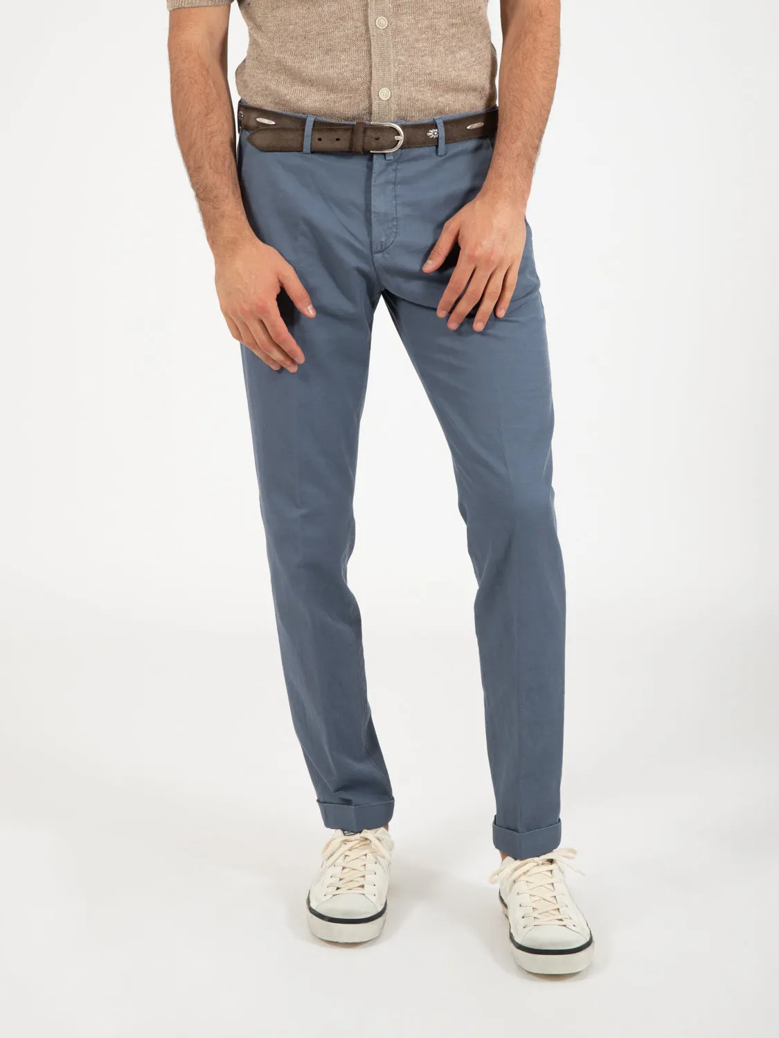 Pantaloni con risvolto avio