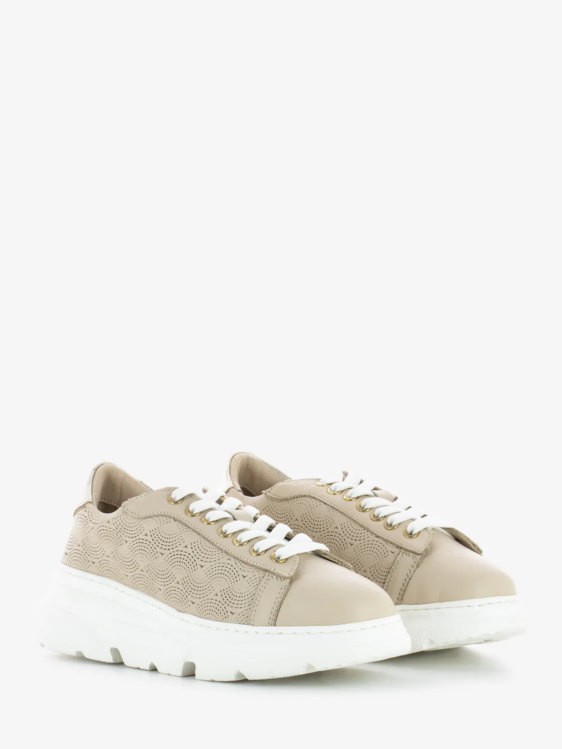 Sneakers traforata in pelle milk