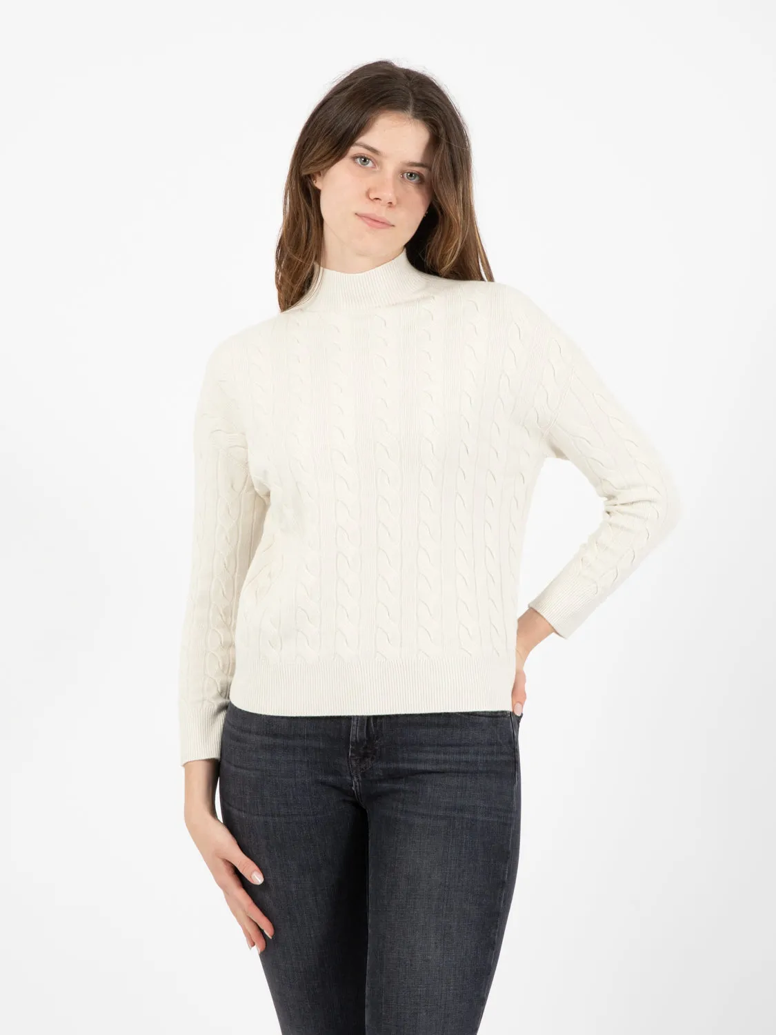 Maglione lupetto a trecce panna