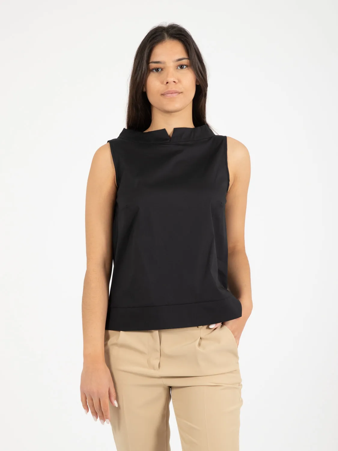 Canotta collo a cratere con spacchi nera