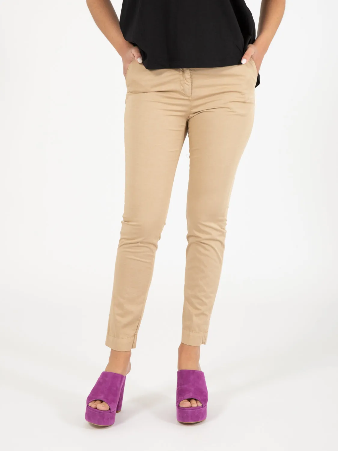 Pantaloni skinny in cotone cammello