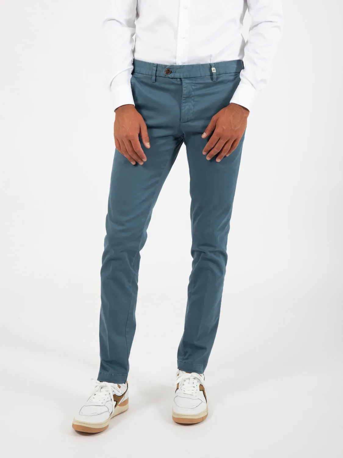 Pantaloni slim in cotone avio