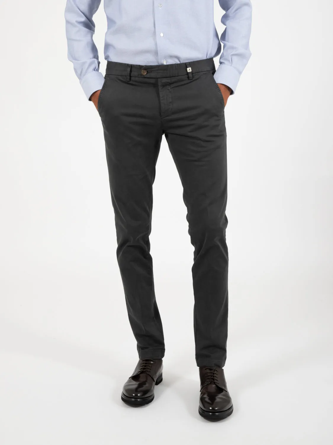 Pantaloni slim in cotone grigi