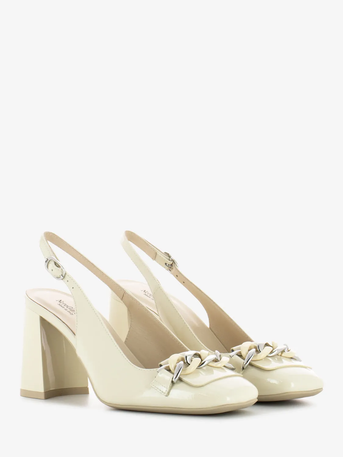 Chanel con catena latte