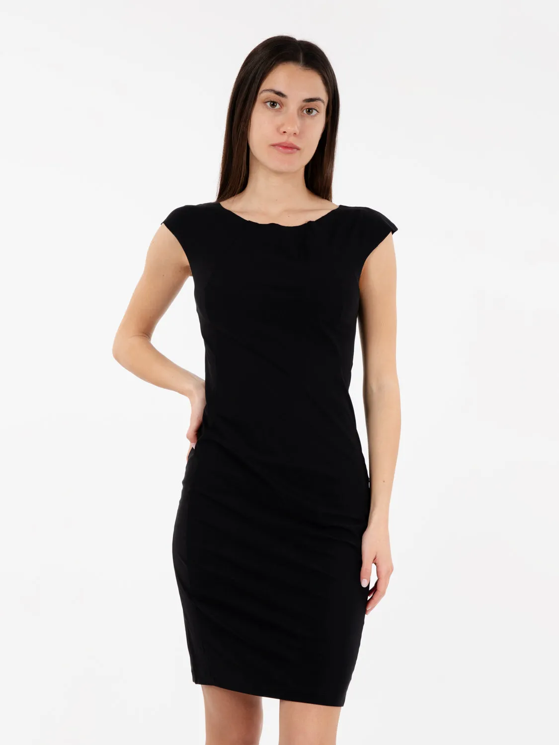 Abito a tubino con spalle ad aletta nero