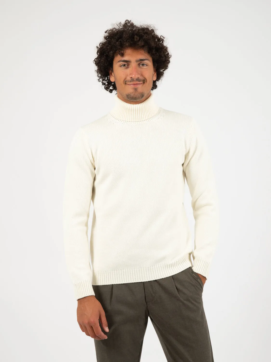 Maglione a collo alto in lana ecru