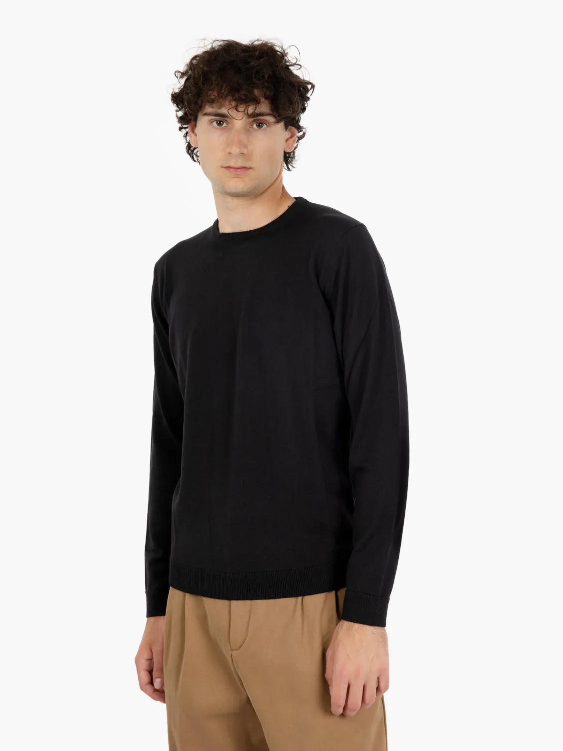 Maglione girocollo in lana merino nero