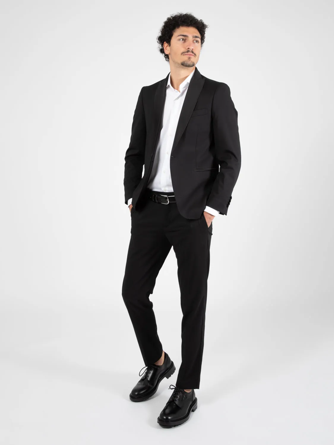 Smoking dettaglio in raso nero