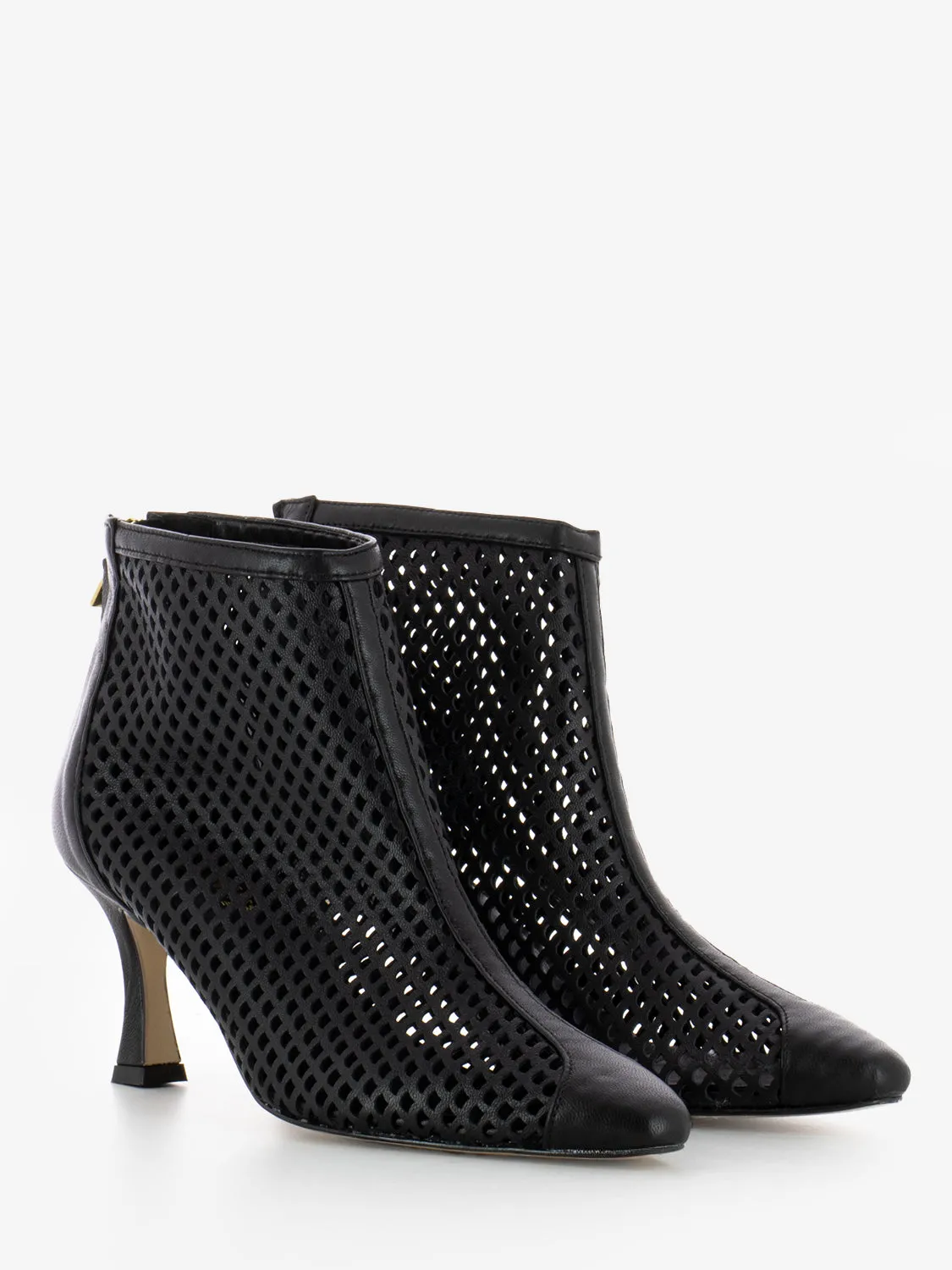 Tronchetto a punta traforato nero