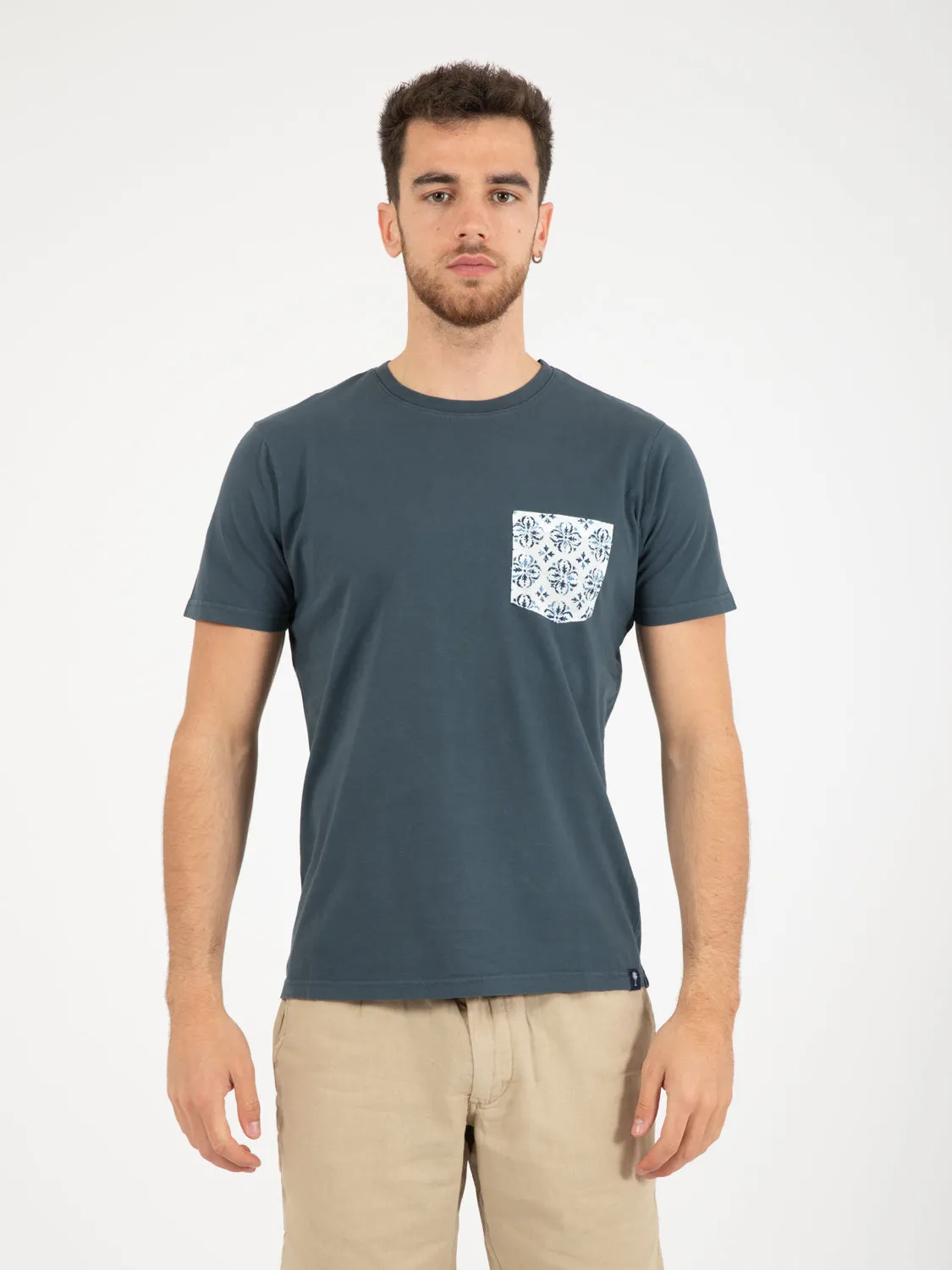 T-shirt taschino fantasia floreale indaco