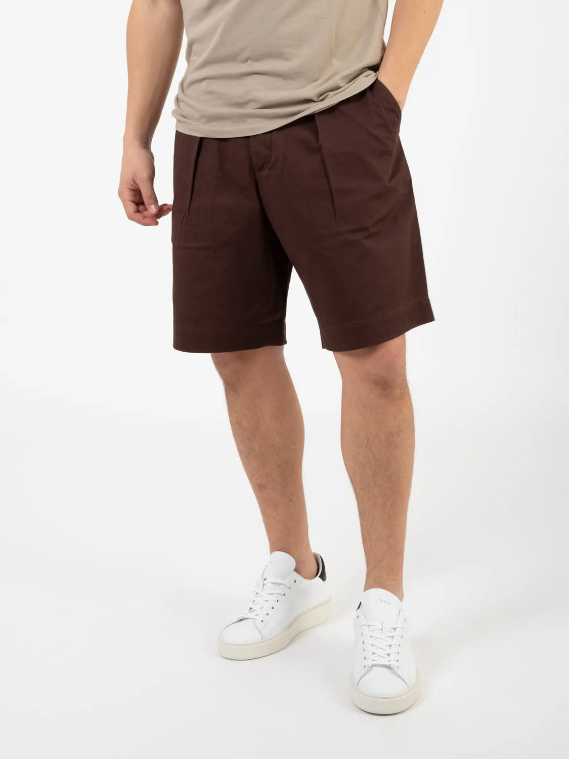 Pleated Track Short chocolate