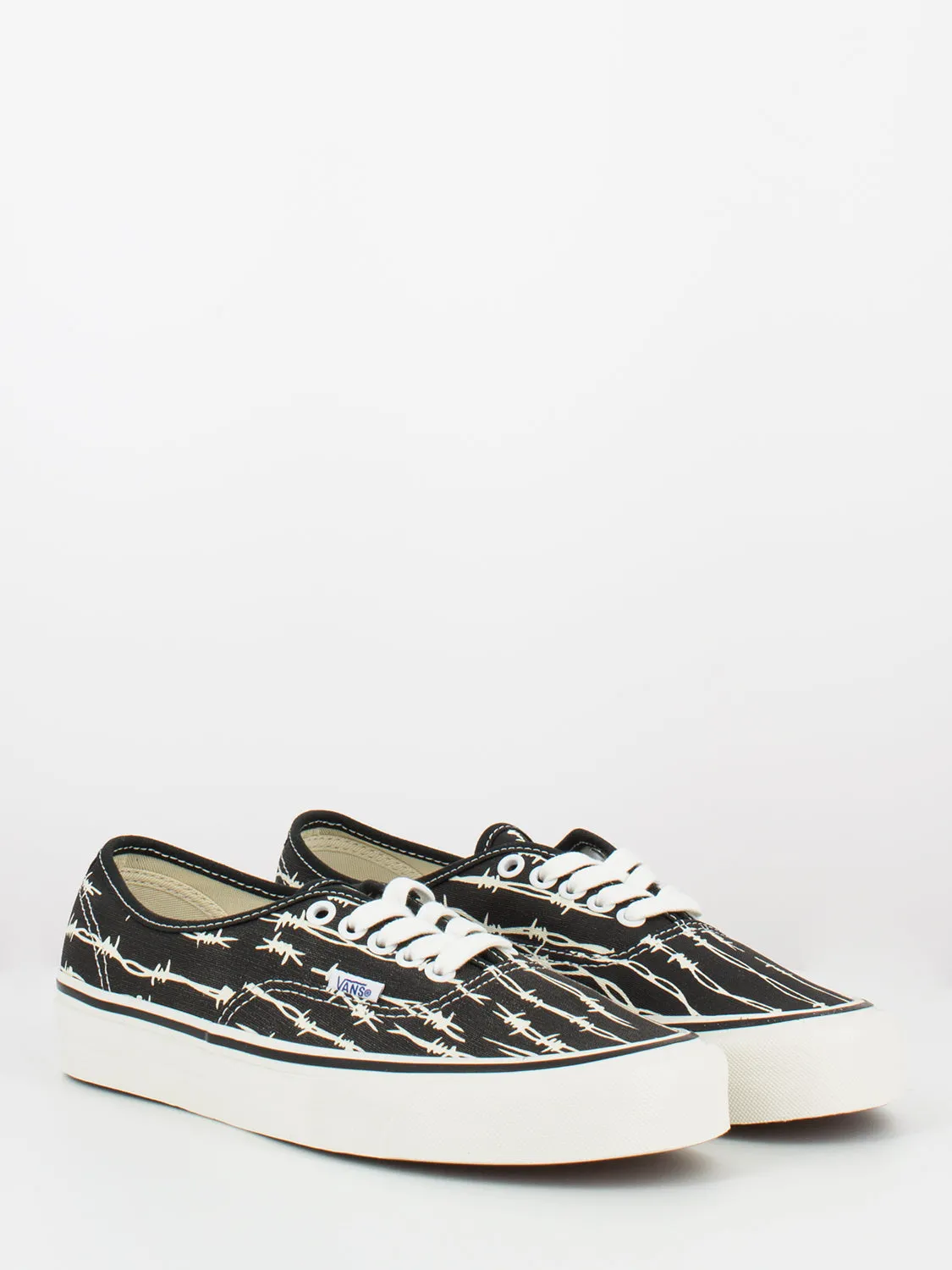 Authentic 44 DX Anaheim Factory black / white / og barbed wire