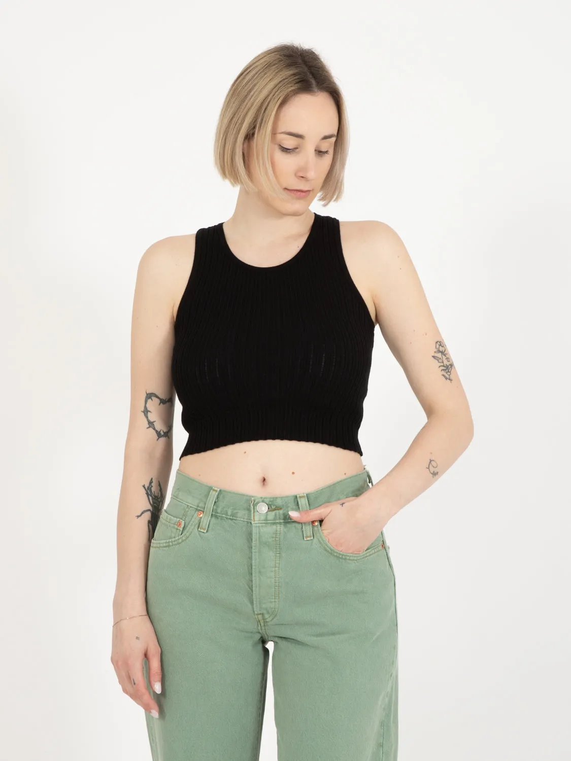 Top corto a coste nero